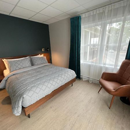 Square Victoria Maison Hoteliere East Angus Екстериор снимка