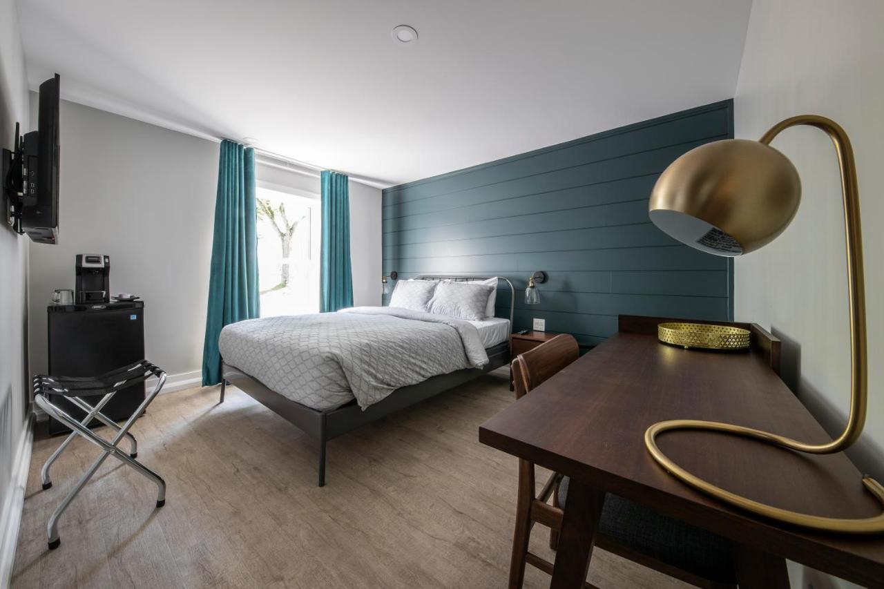 Square Victoria Maison Hoteliere East Angus Екстериор снимка