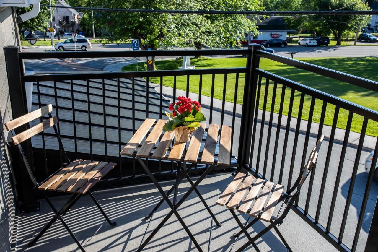 Square Victoria Maison Hoteliere East Angus Екстериор снимка