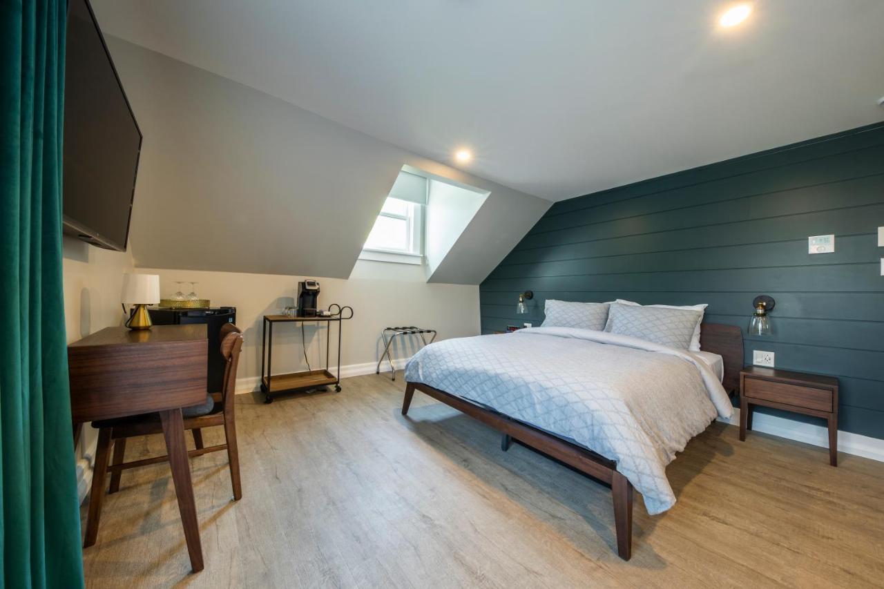 Square Victoria Maison Hoteliere East Angus Екстериор снимка