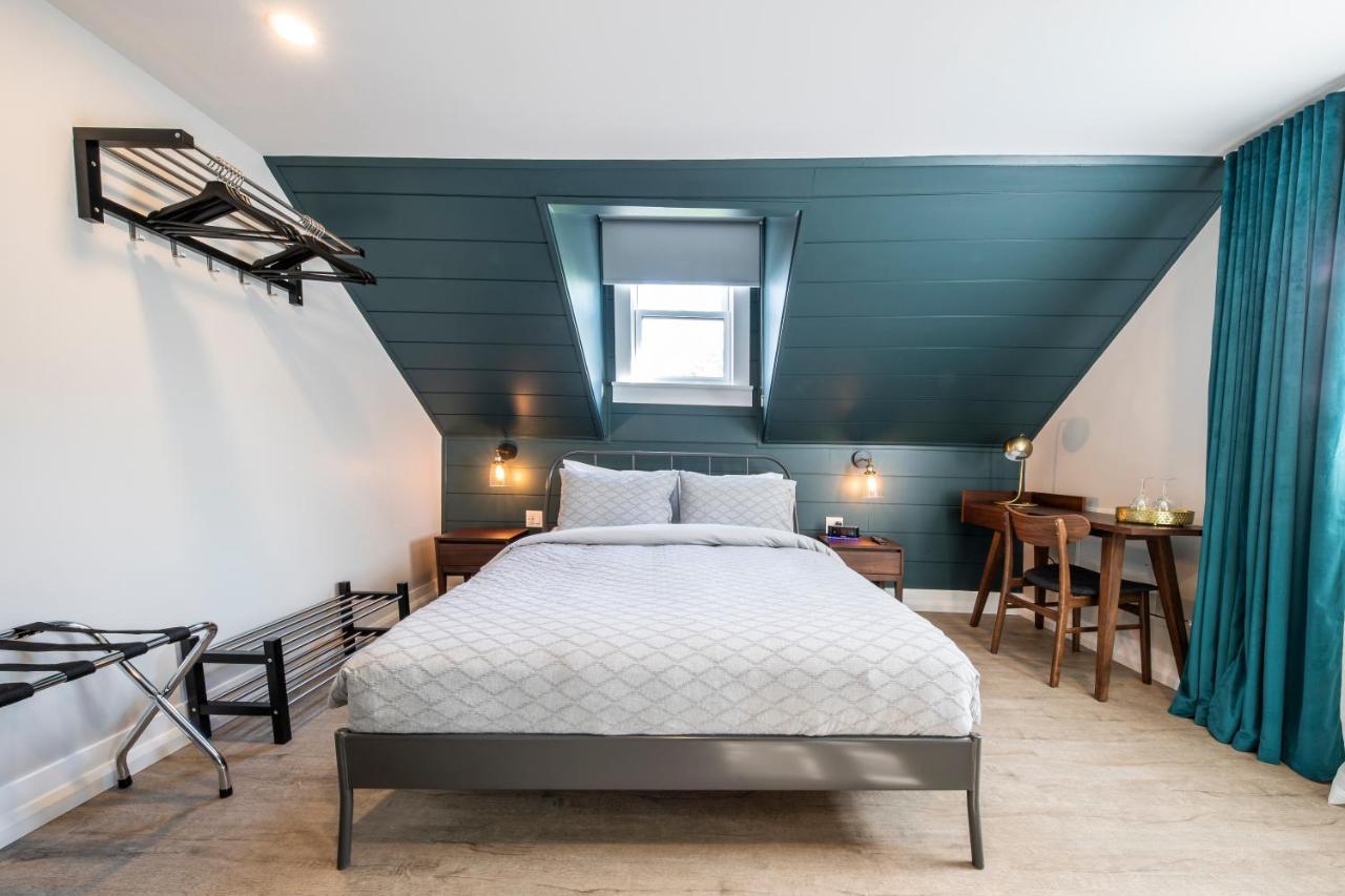 Square Victoria Maison Hoteliere East Angus Екстериор снимка