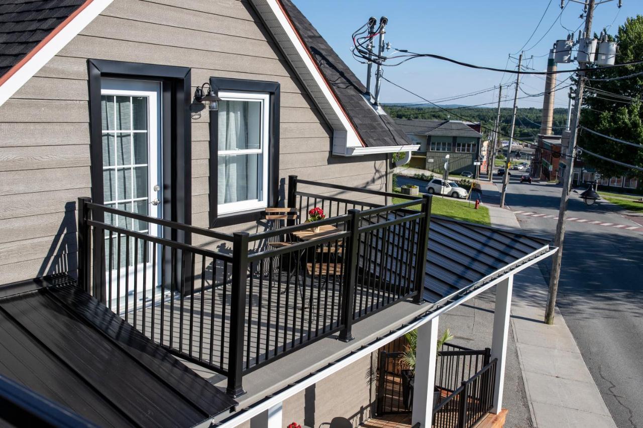 Square Victoria Maison Hoteliere East Angus Екстериор снимка