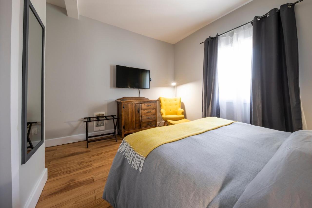 Square Victoria Maison Hoteliere East Angus Екстериор снимка