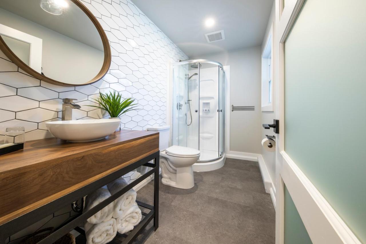 Square Victoria Maison Hoteliere East Angus Екстериор снимка