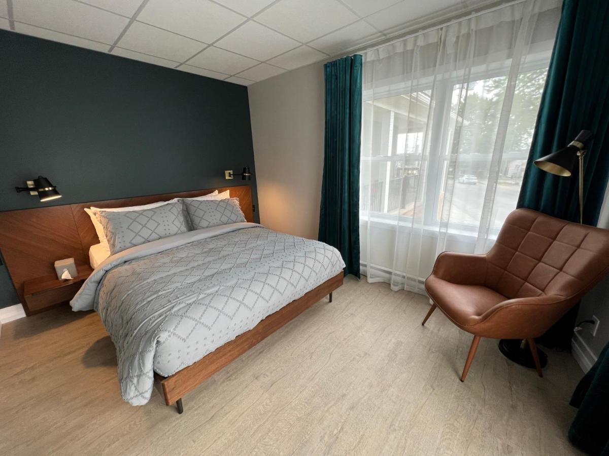 Square Victoria Maison Hoteliere East Angus Екстериор снимка