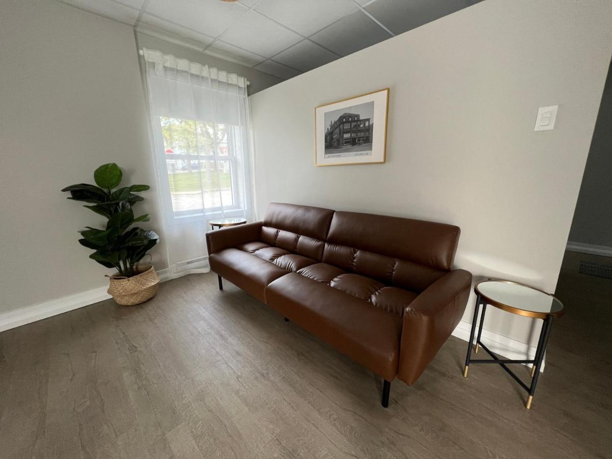 Square Victoria Maison Hoteliere East Angus Екстериор снимка